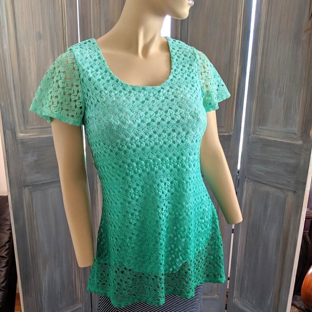 Crochet top green M/L flutter sleeve semi sheer pullover stretch PRETTY EC